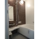 在来工法のタイル張り浴室をリクシルのユニットバスに取替えて、以前より浴槽が大きくなりました。
