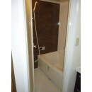 タイル貼りの浴室を、ユニットバスにリフォームして清潔感あふれるお手入れしやすい浴室になりました。