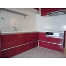 赤の鏡面キッチン