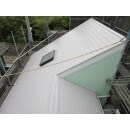 屋根は遮熱シリコン塗装をしました。
同じ遮熱でも淡色の方が赤外線の反射率が高いのでより温度上昇を抑制します。
