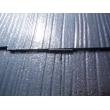 縁切り用タスペーサーを挿入してあります。屋根材の隙間を確保することで湿気を効率良く逃がし、雨水の侵入を防ぎます。