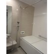 タカラスタンダードの「グランスパ」は、お客様のニーズに合わせて自由にプランニングできるシステムバスです。耐震性・保温性・清掃性が高い基本の浴室に様々なオプションを付けることで、お客様にとって最適な浴室リフォームが実現します。