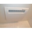 浴室は換気扇の交換をしています。既存は普通の換気扇で、暖房乾燥機付き換気扇に変更した為、
単独配線工事も同時におこなっています。