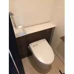 見た目スッキリ＋収納力のシステムトイレへリフォーム