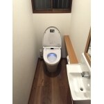 ウッディでおしゃれなトイレ空間