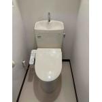 コンパクトな設備を採用し、ゆとりのあるトイレ空間へ