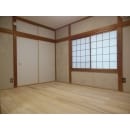 桐の床板に、薩摩のシラス壁、日本の風土にとても良く合い、昔ながらの和室のように涼しい夏を迎えられます。