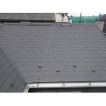 アスファルトシングルの屋根材に高耐候性塗料を合計4回塗り