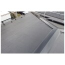 屋根の塗料には無機塗料のケイセラ2を使用いたしました。
こちらの塗料もラジセラと同じく耐候性に優れ、防藻・防カビ性があるので、美観を損なう藻
やカビの発生を抑えることができます。