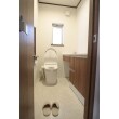 2階のトイレは、D450の洗面化粧台を上手く組み合わせ、スッキリとした使い勝手のよい空間へと生まれ変わりました。