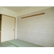 和室は畳表替えの他、デザインの違う壁紙でアクセントも付けました。