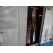 玄関ドアに防犯効果が高く風通しの良いアルミのルーバー折れ戸を設置
