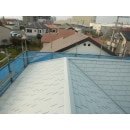 屋根も日本ペイントのラジカルでハイブリッド高耐候性塗料での塗装しました。

足場を組む仮設工事をするので、屋根工事と外壁工事の同時施工がお得でおすすめです。

屋根はタススペーサー処理も行い、軒裏・破風・雨樋・雨戸・鉄部も丁寧に塗装し綺麗に仕上がりました。