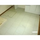 洗面所の床は石目調の模様が入ったクッションフロアーです
