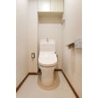 パイプシャフトのため狭くなったスペースを有効に使うことを前提でTOTO のZJ タイプのトイレを採用しました