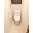 不便で底冷えする和式型のトイレスペースを、ご高齢の方でも安心で便利な洋式型のトイレにリフォーム。