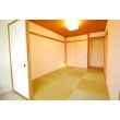 和室は畳を琉球畳へ変更したことにより、高級感のある明るい空間へと変貌しました。