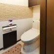 ２階のトイレは価格は抑えてデザインを重視。