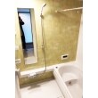 扉・カウンター・水栓・収納棚などシンプルにまとめて、掃除もしやすい浴室に生まれ変わりました！
アクセントパネルを黄色にしたことにより、明るく落ち着いた印象のお風呂へ。
