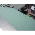 屋根はガルバリウム剛板を重ね葺きです！