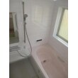 1坪タイプの浴室です。LIXILアライズは　1　キレイ浴槽　2　くるりんポイ排水口　3　キレイサーモフロア　いつもキレイでうれしい快適バスルーム。
