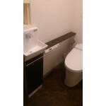 自動水栓式手洗器とタンクレストイレ