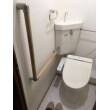 トイレの形状とスペースを考え、隅付きタンクにしました。


