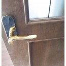 レバーハンドルも長年使っていると立て付けが悪くなります。
ドアは交換しなくても、部分的に交換するだけでまた使いやすくなります。