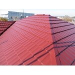 外壁と馴染む赤い屋根