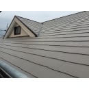 屋根は明るい色で塗装するのがポイントです。
遮熱効果はもちろん、デザイン性も向上し、家が明るく見えます。