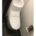 クラシック空間のトイレへ