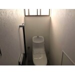 漆喰のテイストのトイレで癒しの空間に