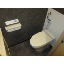 コンパクトなトイレに取替、広々とした清潔感漂う空間