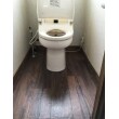 おトイレの水抜栓を交換しました。それに伴い、床のクッションフロアの貼替も行いました。