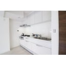 リビングに合わせて、白色のキッチンを選択し清潔感のある空間へ。