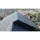 常に紫外線や風雨にさらされているカラーベスト屋根を高耐候なハイブリット塗料で保護しました