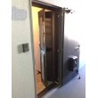 折れ戸タイプの玄関網戸を設置（施錠可能なタイプ）