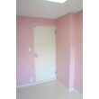 子供部屋２ピンクのお部屋。明るく、収納もしっかりとれました。