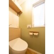 トイレの奥の壁は好みのグリーンカラーへ塗装
クロスと違って質感が出ます。