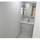 ６畳の和室に1坪のお風呂。洗面脱衣室は５畳と贅沢な広さで、白を基調とした明るく清潔感のある空間へと…