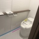 トイレ機器は母屋で使っている同機種を採用。内装では、クッションフロアやクロスでは無く汚れに強く掃除のしやすいセラミック系の素材を採用