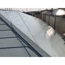 スーパーシャネツサーモSiは色あせしにくい塗料となっています。金属屋根の耐久性との相乗効果で、長期間美観を保持できます。