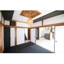 和室の飾り天井をそのまま残し
和モダンのおしゃれな和室に生まれ変わりました。