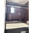 有機ガラス系素材のスゴピカ浴槽は、パールの輝きをまとった美しい浴槽で、空間の高級感を高めます。
しかも、汚れが落ちやすく、家事がラクになります。