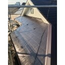 屋根は２液弱溶剤　遮熱　シリコン樹脂にて仕上げ。
また棟板金交換工事も合わせて施工させていただきました。