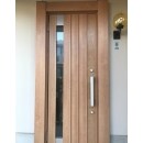 玄関ドアはLIXILのリシェントを施工しました。
重厚感がありながらもナチュラルテイストのモダンなデザインです。