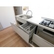 スライド式収納＆食器洗い乾燥機を設置。充実した機能に変身。