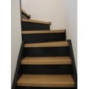 踏板と蹴上の板の色が違うオシャレな階段
