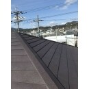 屋根工事は断熱材が入っている２０年保証付きのガルバリウム鋼板屋根材でカバーをし、安心と断熱性を向上させる施工をさせて頂きました！