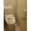 トイレ改修(床：クッションフロア・壁クロス張替え・ロールホルダー)